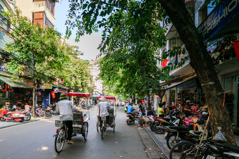 pedaling, city, land vehicle, men, nature, town, stock, tree, market, tourism, mode of transportation, crowd, building, bikes, architecture, women, city life