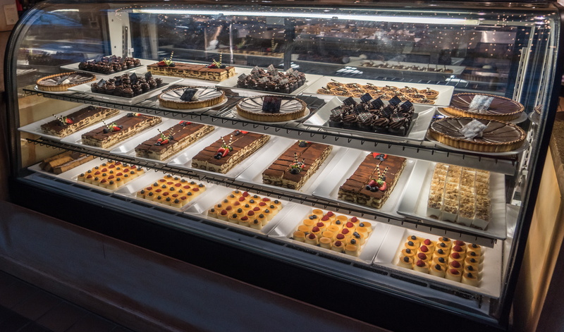 Food, chiller, holiday, assorted, display cabinet, meal, tray, clear, sweet food, ready-to-eat, sugar, no People, arrangement, retail display, cake, cakes