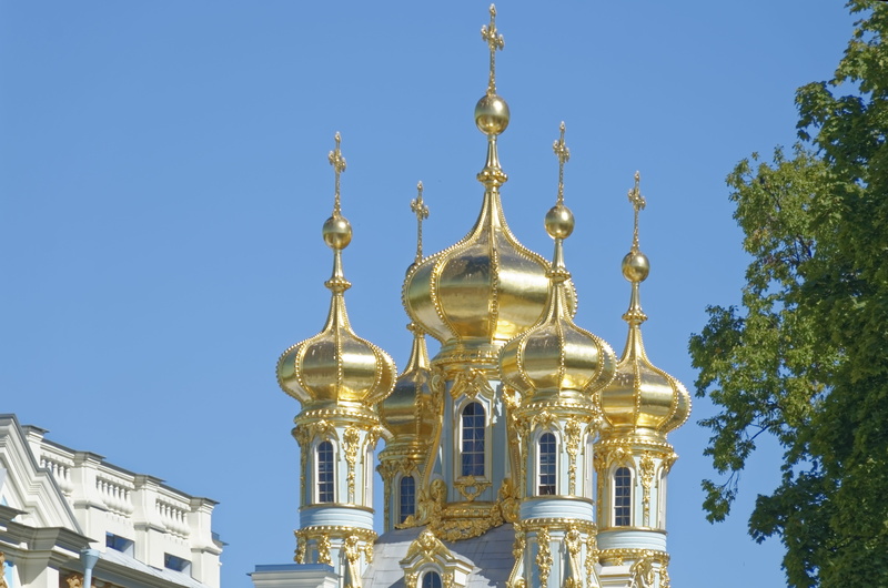 built structure, ornate, 5K, outdoors, low angle view, golden domes, building exterior, church, place of worship, day, architecture, no people, travel destinations