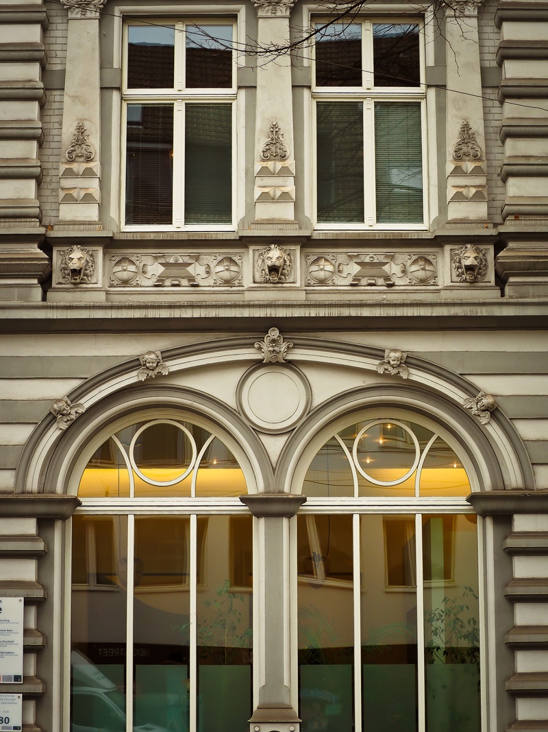 building, architectural column, 4K, day, low angle view, stucco, facade, window, urban, no people, pattern, düsseldorf, old, glass - material, historic old town