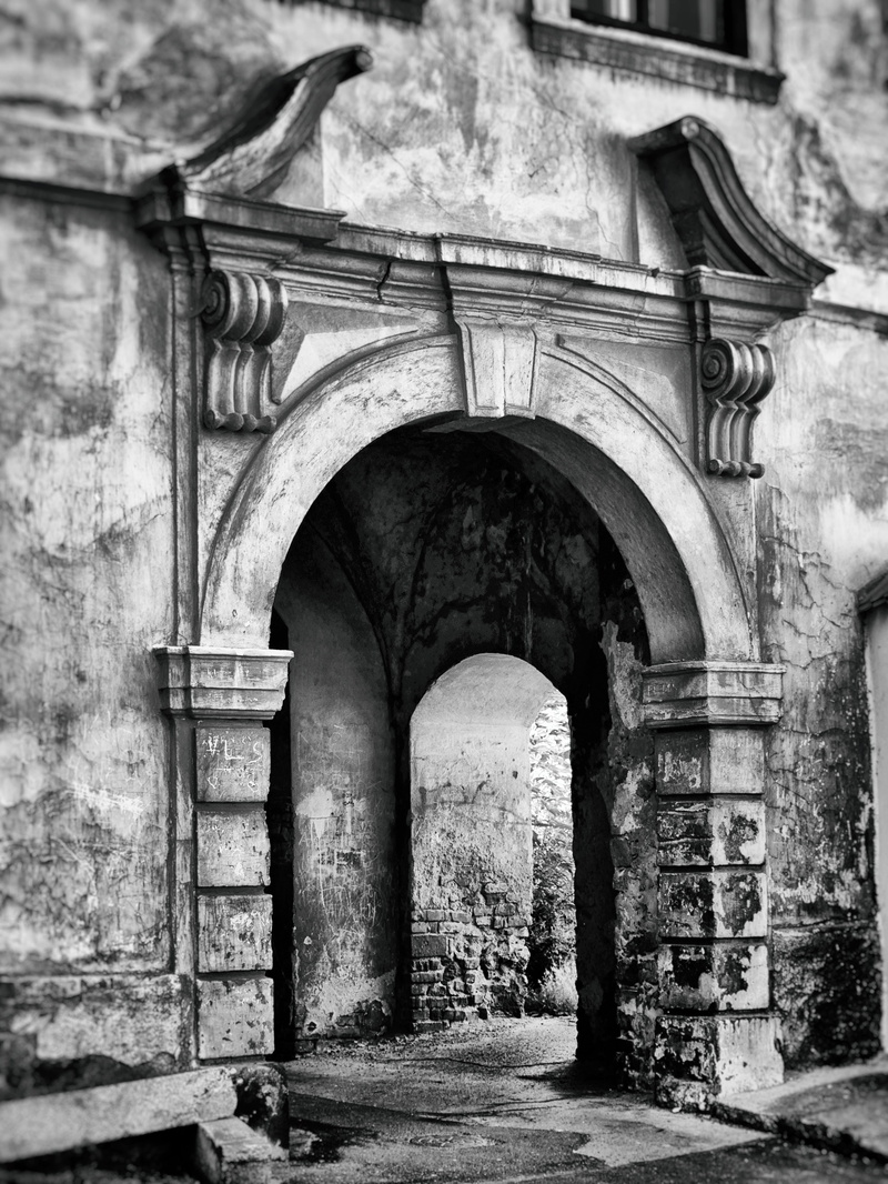 abandoned, gothic, house, day, town, stone wall, old, path, church, building, fear, the past, cathedral, black and-white, street, landmark, art and craft
