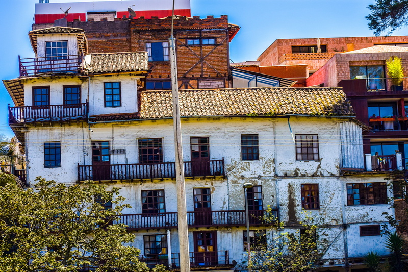low angle view, outdoors, house, 5K, fire escape, old, built structure, residential district, nature, day, window, the ravine, balcony, city, building exterior