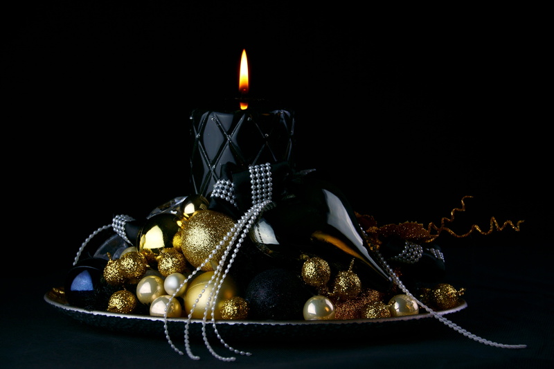 pillar, freshness, fire - natural phenomenon, 5K, black, large group of objects, studio shot, healthy eating, flame, nature, food, fire, burning, christmas