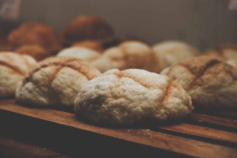 wood - material, pineapple bun, freshness, sweet food, bagel, no people, bakery, still life, food, cookie, 4K, wood, sesame, pastry, taoyuan, bun, focus on foreground
