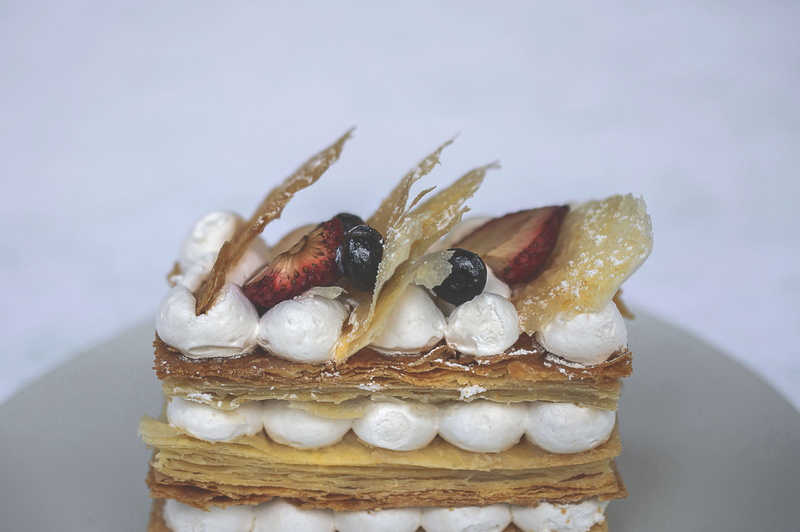 burger, focus on foreground, indoors, cake, snack, sea life, whipped cream, temptation, dessert, cream, sweets, sweet, insect, sweet food, still life, pastry