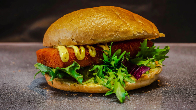 cornbread, no people, fast food, deli, 4K, bun, meal, take out food, close-up, relish, invertebrate, clam, roast, pickle, sandwich, fries, fruit, seashell
