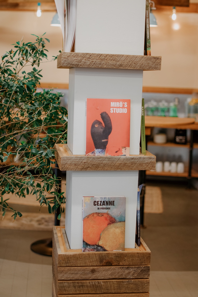 script, plywood, 5K, no people, food and drink, indoors, display, living room, focus on foreground, wood - material, bread, text, burger, label, monitor