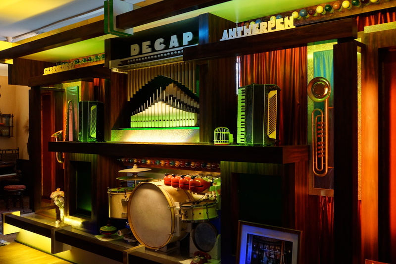 mechanical organ, the organ, atm, food and drink, 4K, music, drink, connection, built structure, business, machine, architecture, shelf, illuminated, text