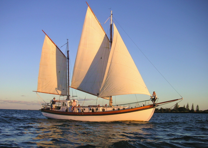 blue, travel, sailboat, sea, velero, water, incidental people, nature, luxury, yachting, ship, nautical vessel, mode of transportation, 720P, sailing ship