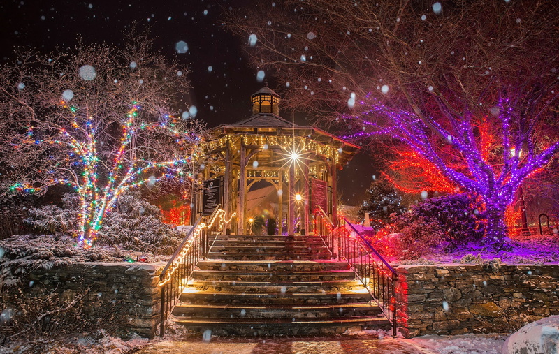 1080P, ladder, no people, decoration, gold, glowing, built structure, winter, direction, gazebo, Boylston, USA, lights, nature, outdoors, trees, night