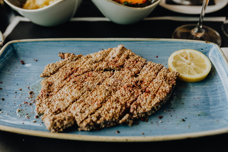 5K, seafood, citrus fruit, still life, Lagos, deep fried, Praia do Camilo, plate, restaurant, ready-to-eat, slice, lemon, O Camilo, fruit, portugal, tuna