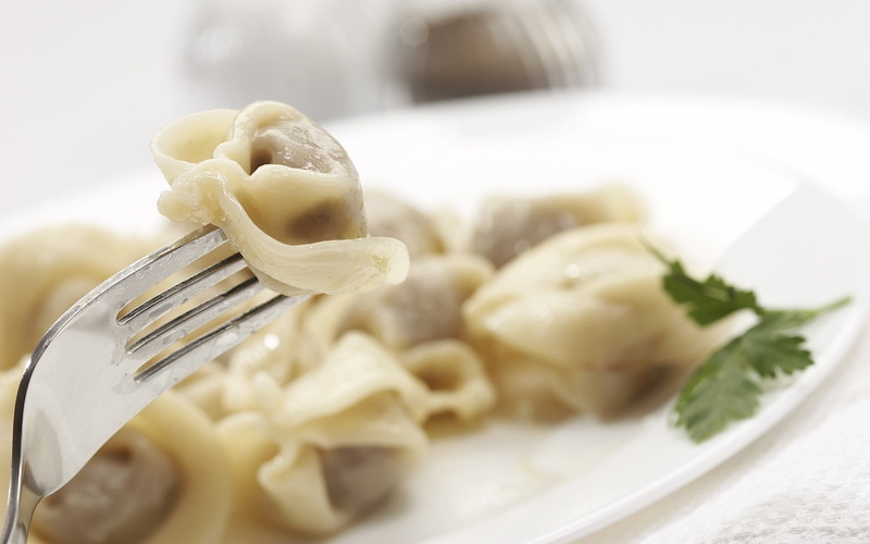 crockery, wellbeing, herb, dumpling, selective focus, pasta, garnish, indulgence, plate, close-up, food and drink, serving size, dumplings, spaghetti, italian food