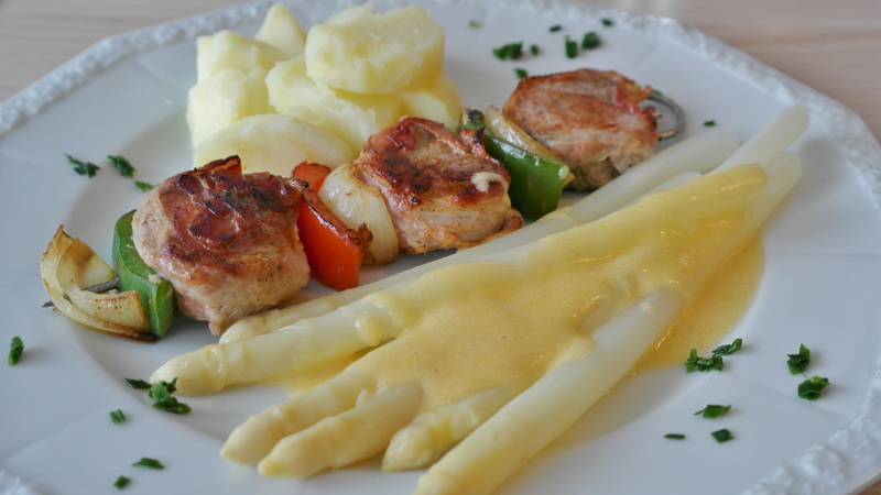 ready-to-eat, appetizer, plate, cook, fruit, spit hunger, ceramic plate, fillet, close-up, wellbeing, slices, bacon, 5K, edible smoked bacon, healthy eating