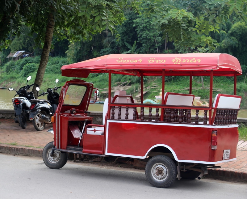 land vehicle, red, real people, stationary, mode of transportation, rickshaw, parked, east, transport, transportation, vintage, day, car, text, south, road