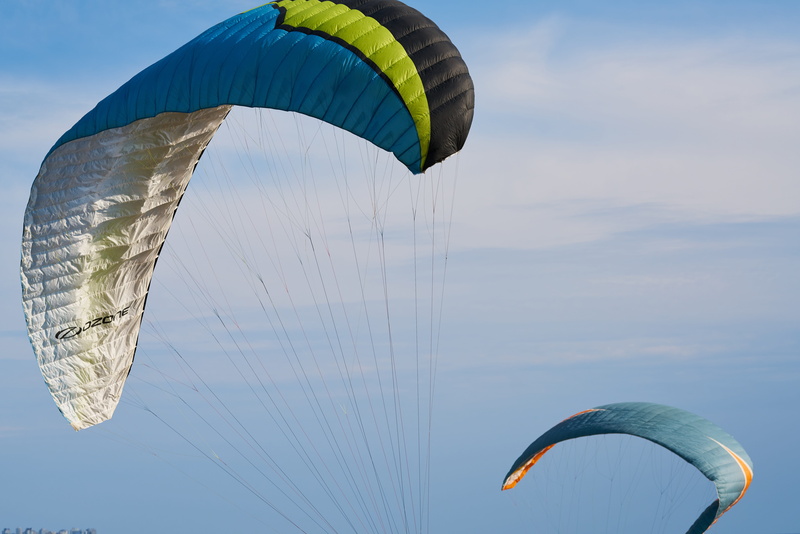 landscape, air, day, flight, water, adventure, unrecognizable person, sky, real people, nature, low angle view, gliding, parasailing, dom, sports, transportation