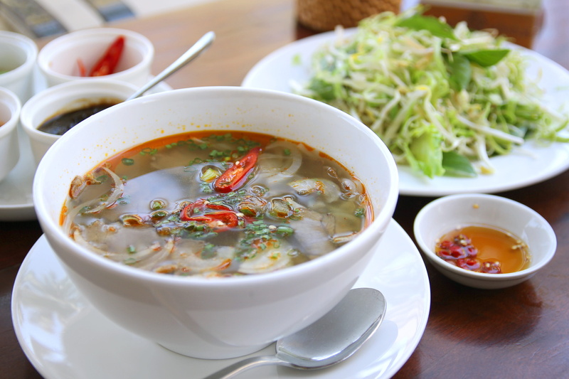 breakfast, organic, food, bun bo, wellbeing, vietnam, vermicelli, spoon, beef, noodle, meal, dining, soup, healthy food, kitchen utensil, cuisine, no people