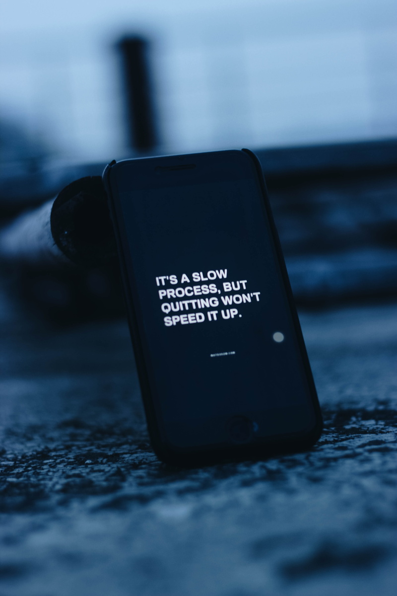 5K, wireless technology, quit, still life, mobile phone, no people, single object, smart phone, connection, indoors, iphone, communication, computer, western script