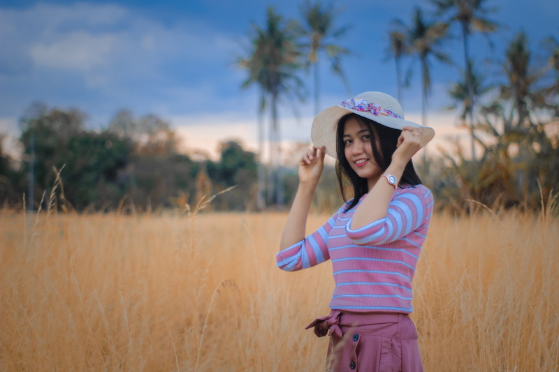 casual clothing, smiling, indonesia, girls, day, one person, clothing, girl, standing, sun hat, front view, three quarter length, focus on foreground, field