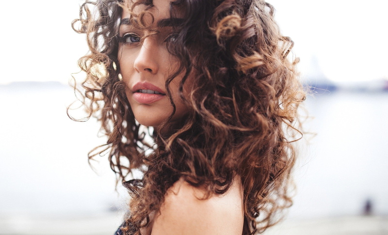 tanned, depth of field, face, curly hair, 1080P, women, portrait