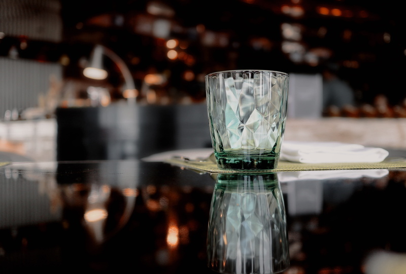 bokeh, crockery, indoors, no people, 4K, depth of field, freshness, transparent, food and drink, focus, blur, close, photo, close-up, selective focus