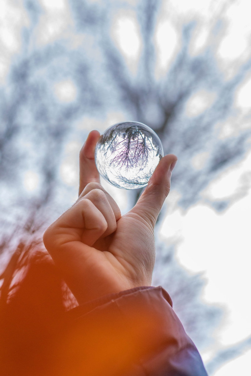5K, sunlight, reflection, one person, hand, holding, crystal ball, upside down, close, Lensball, person, photo, depth of field, finger, blur, outdoors