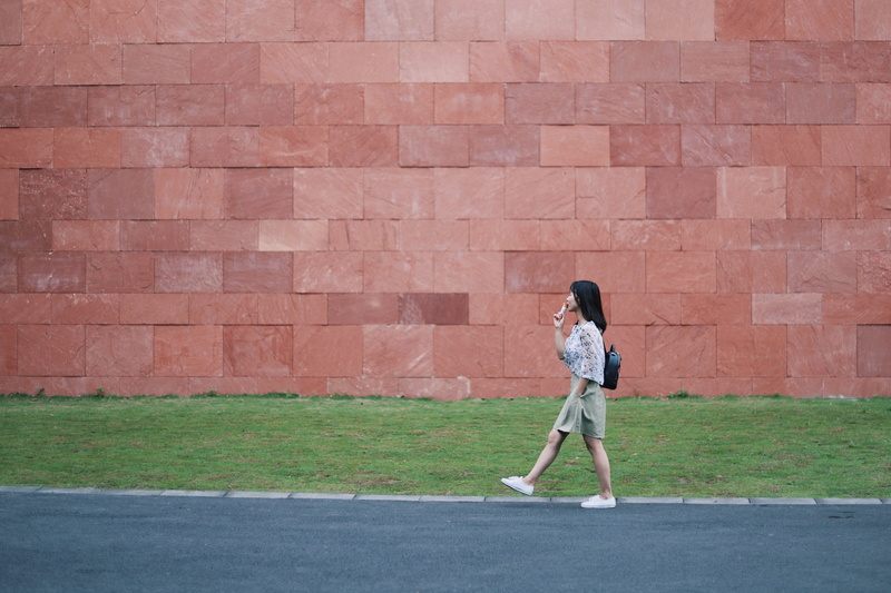 girl, women, casual clothing, walk, built structure, wall, full length, wall - building feature, front, leisure activity, grass, teenager, walking, school