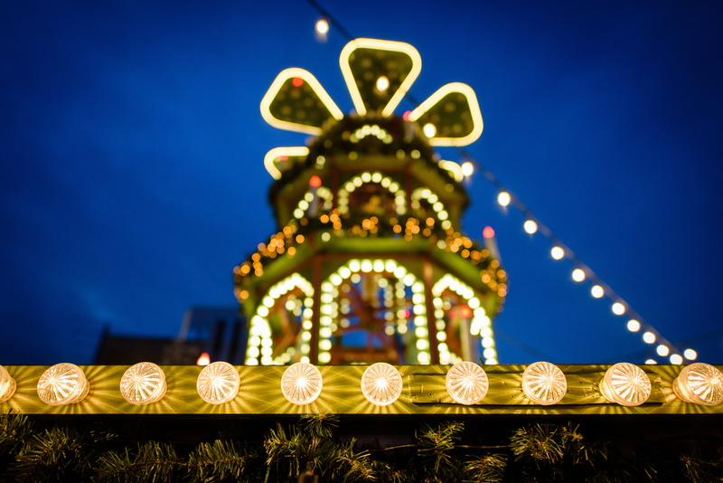 lights, illuminated, 5K, brown, neon, leisure activities, electric lamp, city, religion, low angle view, ornate, nature, christmas, string, building, night