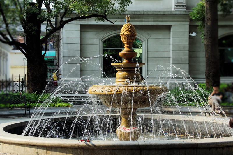 splashing, no people, representation, built structure, sculpture, architecture, belief, spraying, plant, guangdong, art and craft, shamian island, fountain