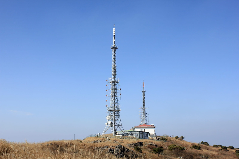 of salary, satellite dish, 1080P, metal, connection, outdoors, global communications, Guangzhou, tower, satellite, technology, blue, tall - high, telecommunications equipment
