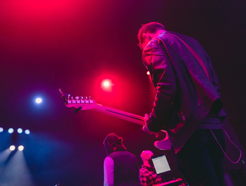 popular music concert, music, light, illuminated, person, lights, 5K, musician, stage - performance space, nightlife, guitar, group of people, performance