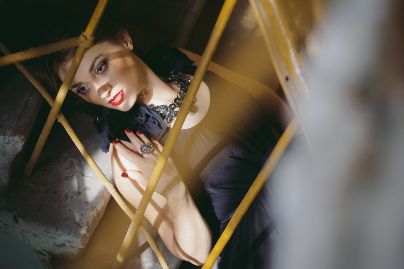 looking at camera, one person, model, portrait, selective focus, innocence, young adult, lifestyles, young women, front view, beauty, playground, beautiful woman
