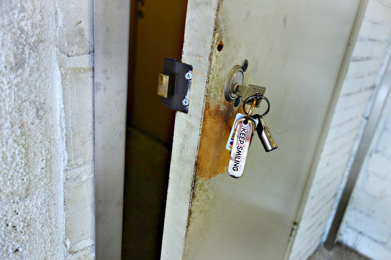 wood - material, entrance, accessibility, padlock, bunch of keys, key, safety, closed, Lock, Bunch, silver colored, latch, Keys, mechanical device, keyhole