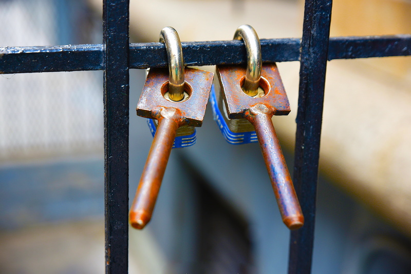 railing, key, barrier, rust, protection, old, no people, private, closed, close-up, privacy, iron, 5K, lock, access, padlock, metal, unlock, outdoors