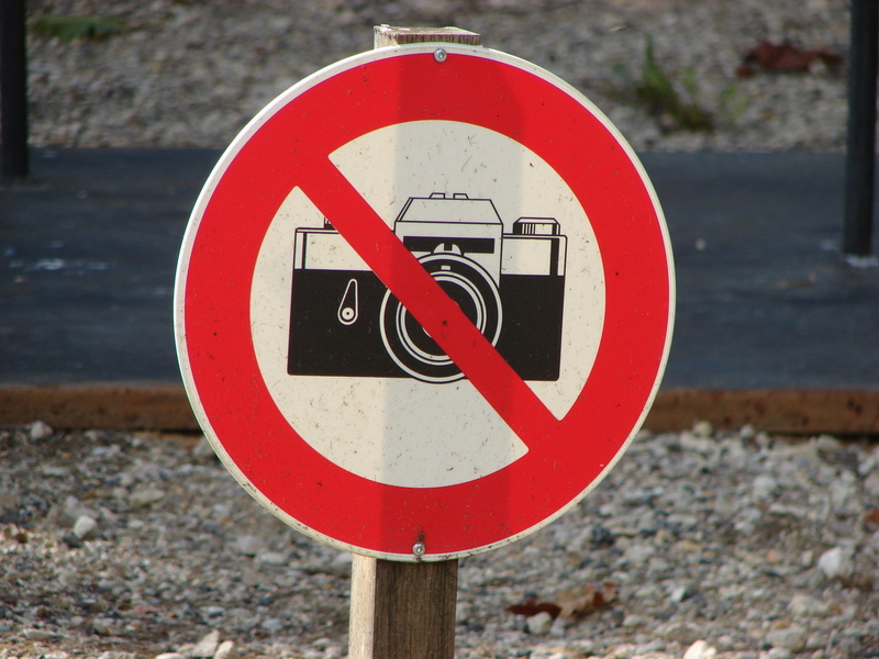 outdoors, shape, symbol, warning, frame, road, mark, communication, stop, circle, 2K, city, guidance, information, geometric shape, forbidden, road sign