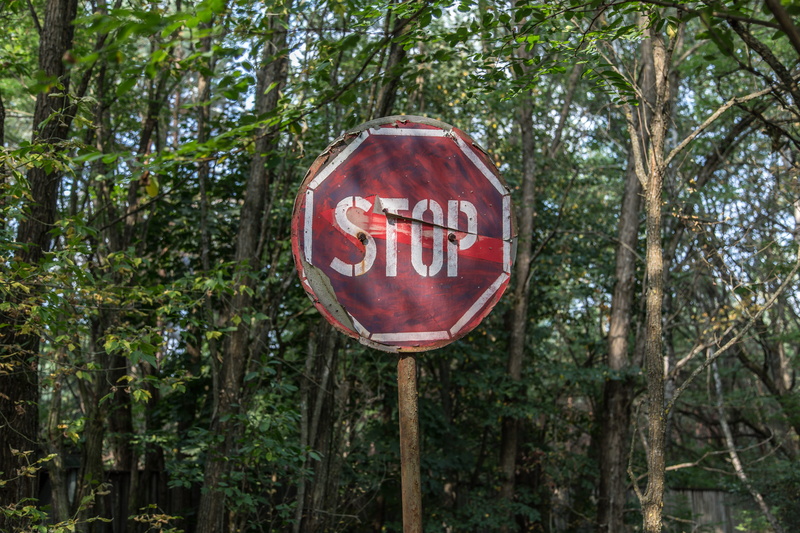 signage, capital letter, 5K, guidance, information, forest, red, woods, rusty, environment, tree, message, outdoors, park, signal, warning sign, safety