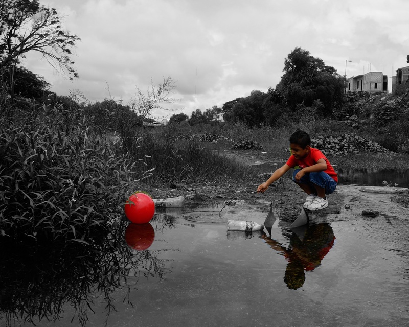 outdoors, watching sunset, contaminaríamos, children, infected children, sky, beside, cloud - sky, day, reflection, body, contaminated toy, childhood, consciousness