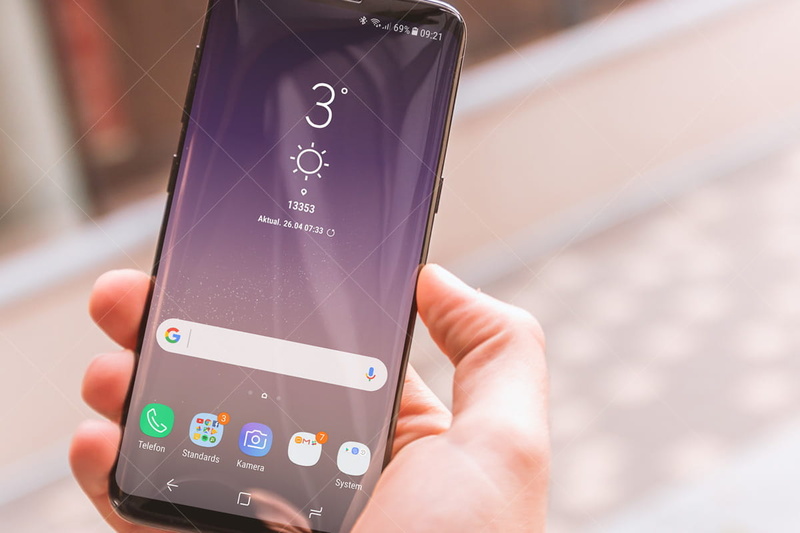 digital viewfinder, telephone, touching, close-up, wireless technology, mobile app, outdoors, hand, mockup, holding, mobile phone, human hand, smart phone
