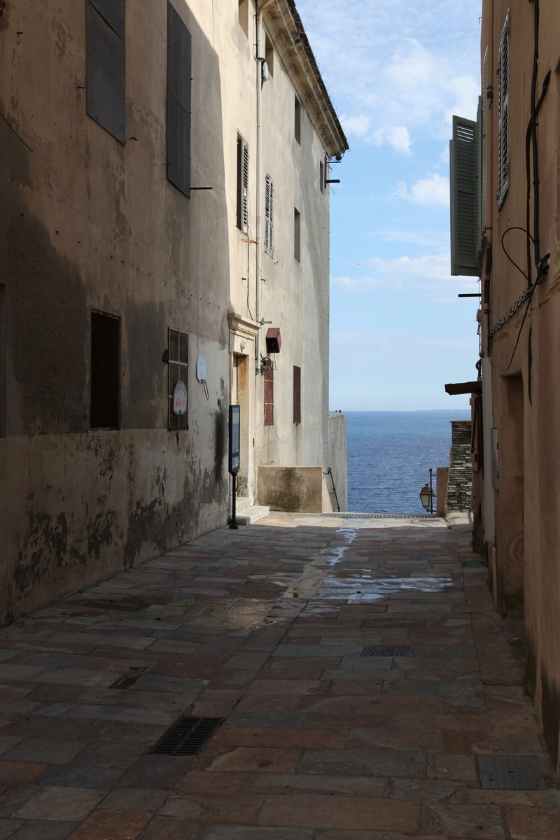 alley, narrow, building exterior, residential district, built structure, nature, outdoors, shutters, town, plastered, building, 1080P, water, village