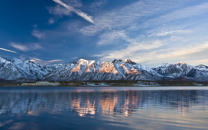 surface of the water, light, mountain Peak, reflection, travel, alberta, 2K, lake, summer, tranquility, clouds, blue, snowcapped mountain, waterfront