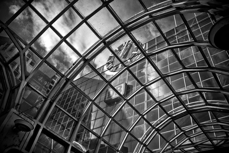structure, full frame, steel structure, glass surface, dome, urban, low angle view, Facade, design, Architecture, railway station, reflection, technology