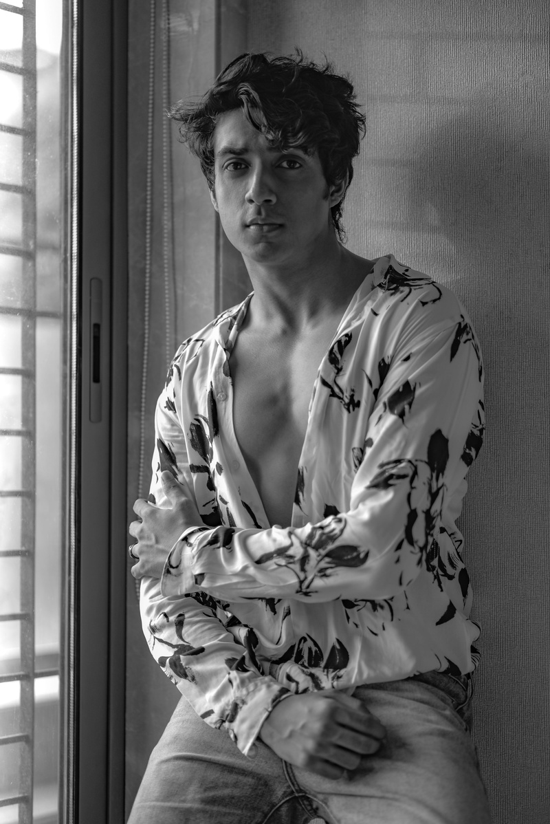 lifestyles, females, india, monochrome, one person, young women, tuff, front view, real people, adult, women, contemplation, indoors, the truth..., boys