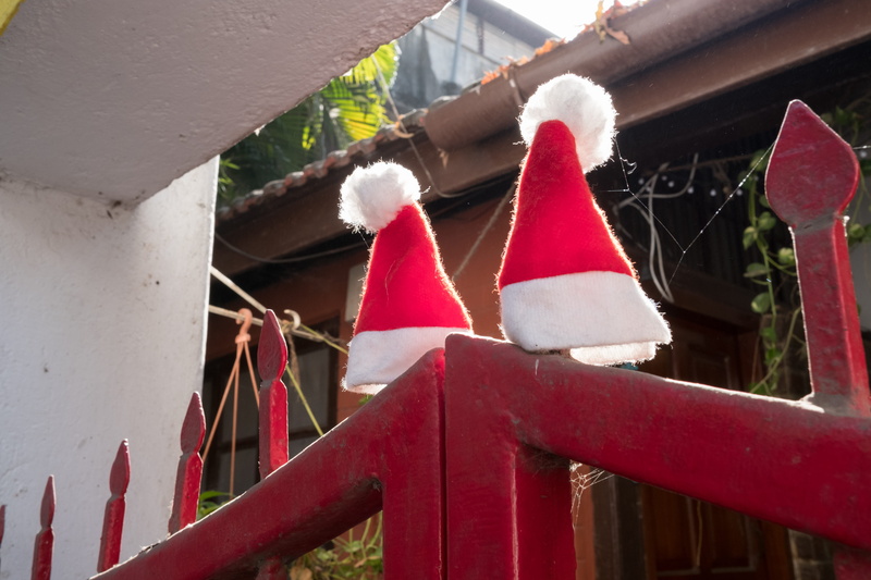railing, architecture, outdoors, mumbai, 5K, wood - material, st. niklas hat, barrier, celebration, bandra, built structure, building exterior, white color