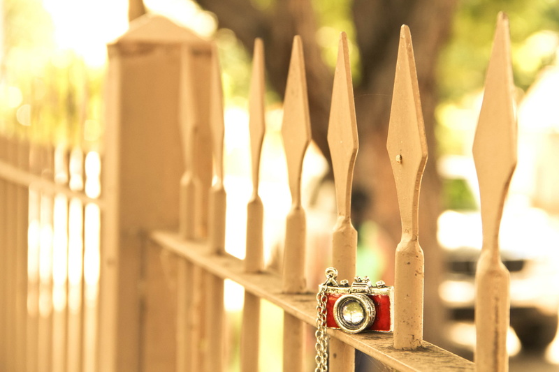 background, camera, full screen, fence, suspension, widescreen, the necklace, red, gate, the fence, mood, pendant, chain, the camera, fullscreen, macro
