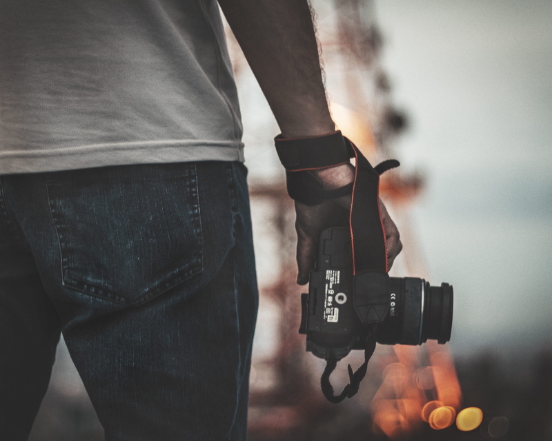 urban, são paulo, photographic equipment, dslr, technology, hand, avenida paulista, city lights, standing, real people, silhouette, electronics, photographer