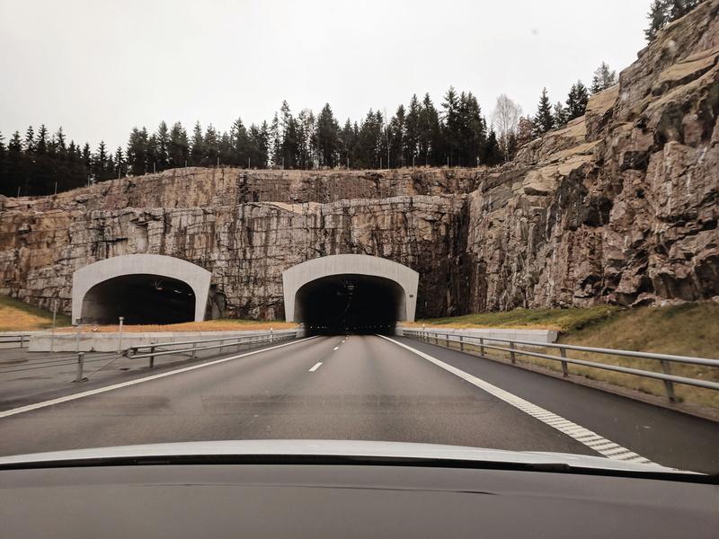 transportation system, blur, sky, windshield, land vehicle, trees, road, photo, woods, traffic, nature, arch, sweden, car, diminishing perspective, scenic