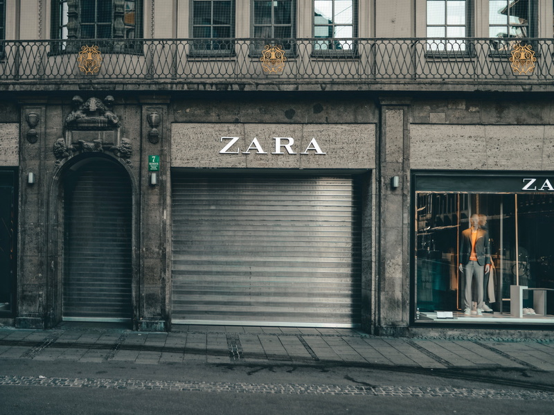 day, information, building exterior, door, outdoors, footpath, architecture, western script, street, non-western script, zara, no people, closed, city