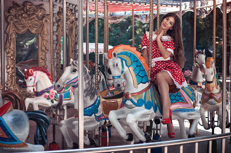 model, beauty, dress, summer, long-haired, light, horses, smile, heels, girl, mirror, 1080P, natural, happy, brown hair, Kirill Polivoda, carousel, Annetta Star