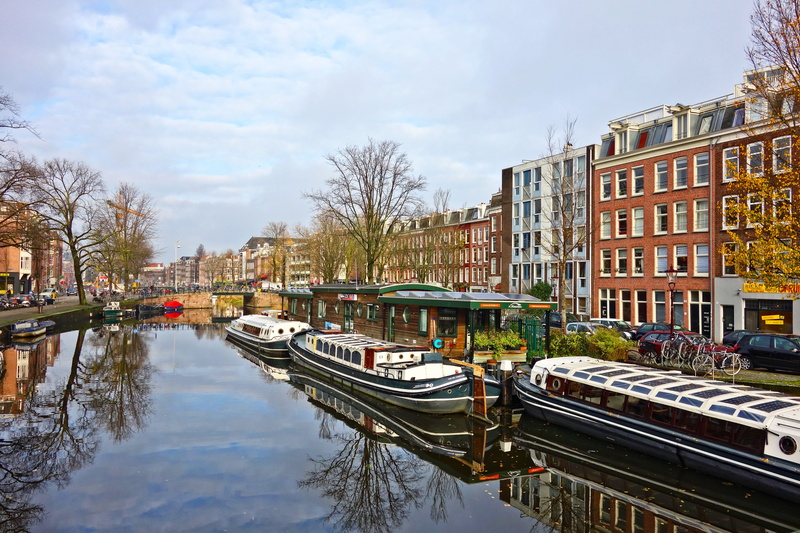 sky, building, europe, architecture, 4K, riverbank, boats, built structure, cloud - sky, row house, day, no people, water, city, historic, building exterior