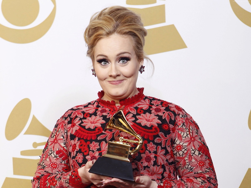 front view, adult, hairstyle, emotion, holding, songwriter, communication, headshot, singer, 2K, waist up, Adele, women, young adult, Grammys 2015 Best Celebrity