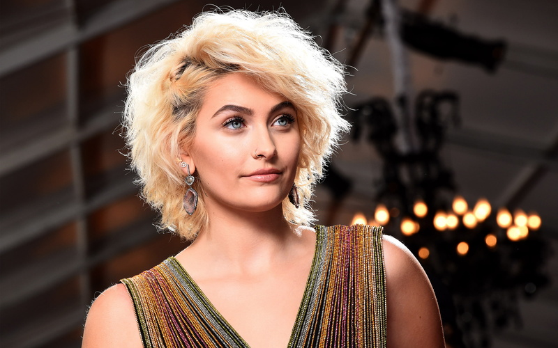 headshot, beauty, one person, blond hair, front view, clothing, portrait, Paris, beautiful woman, 2K, Awards, young women, hairstyle, young adult, Grammy